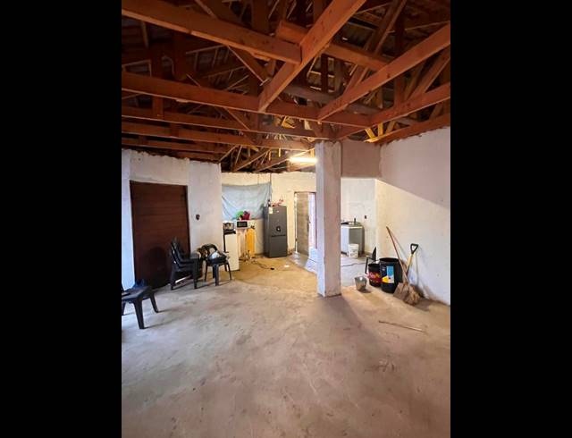 6 BEDROOM HOUSE FOR SALE IN MAHUBE VALLEY